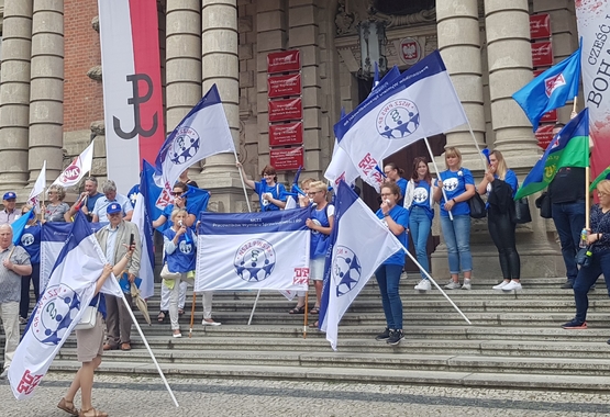 Zachodniopomorskie: Mamy Dość! Płace w służbie publicznej są dwukrotnie niższe od szalejącej w Polsce inflacji